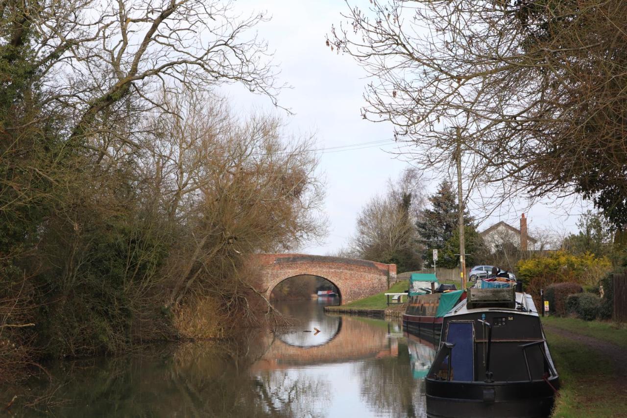 Canal View Cottage With Log Fire & Parking Blisworth Buitenkant foto