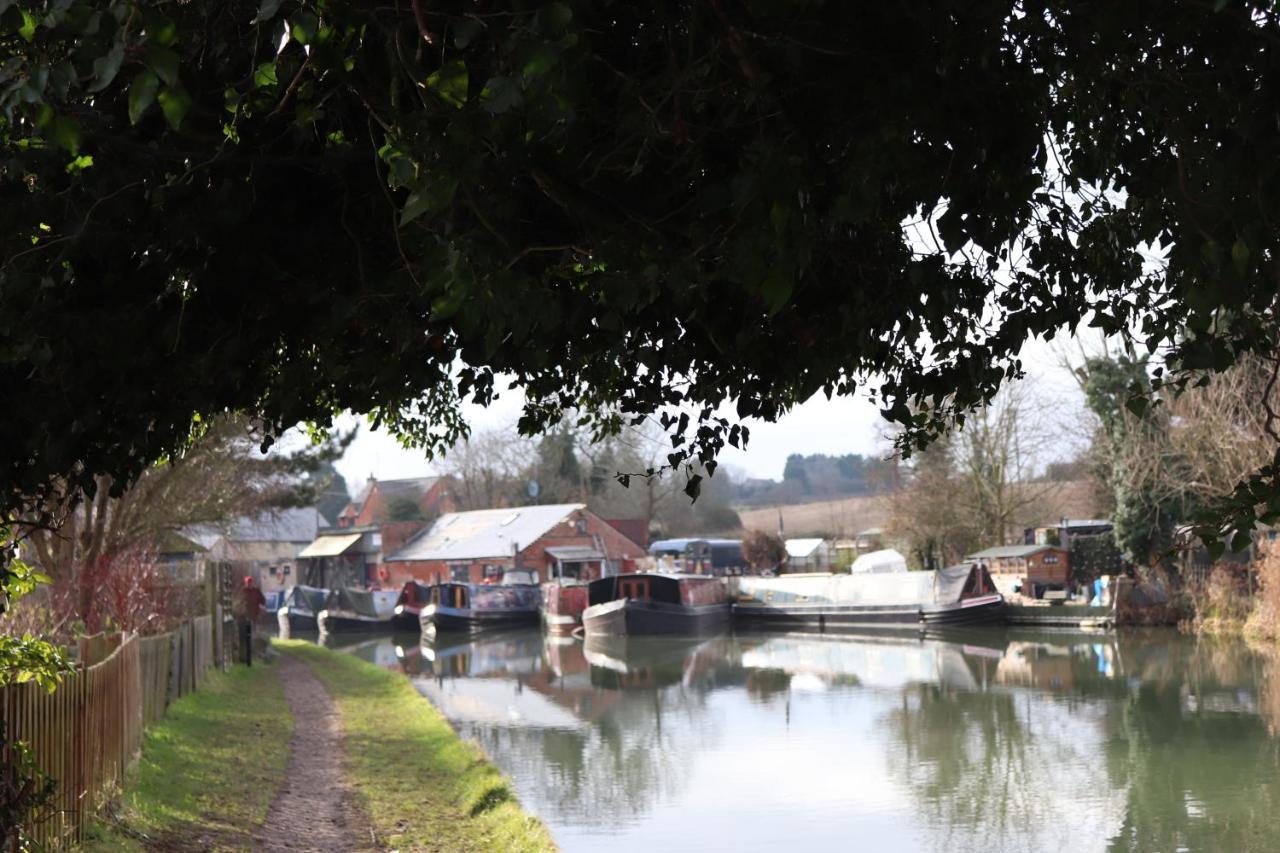 Canal View Cottage With Log Fire & Parking Blisworth Buitenkant foto